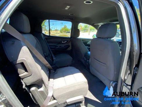 Used 2023 Chevrolet Traverse LT FWD image 18