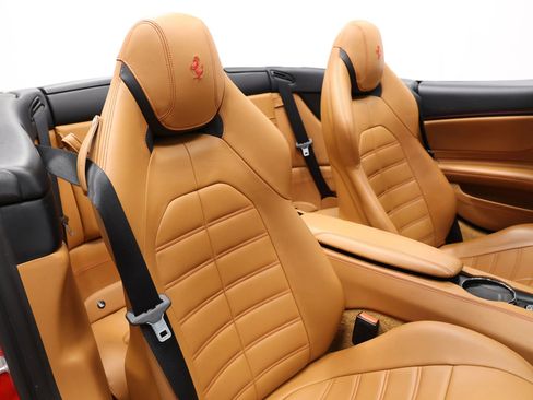 Used 2015 Ferrari California T image 81