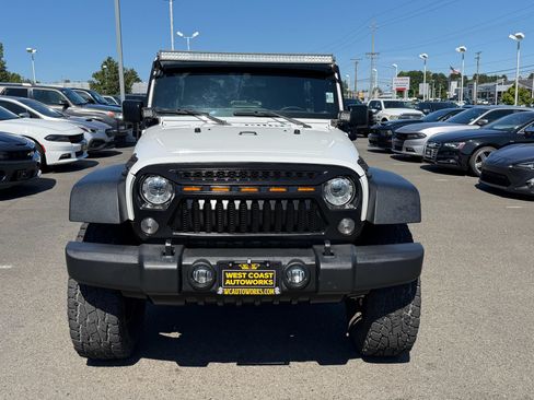 Used 2017 Jeep Wrangler Unlimited Rubicon w/ Connectivity Group AWD/4WD image 6