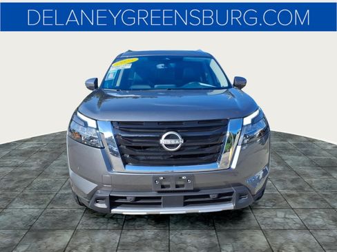 Used 2025 Nissan Pathfinder SL w/ SL Premium Package AWD/4WD image 8