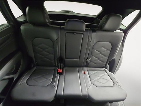 Used 2024 Volkswagen Atlas Cross Sport SE image 13