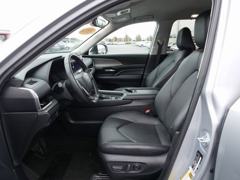 Used 2024 Toyota Grand Highlander XLE image 16