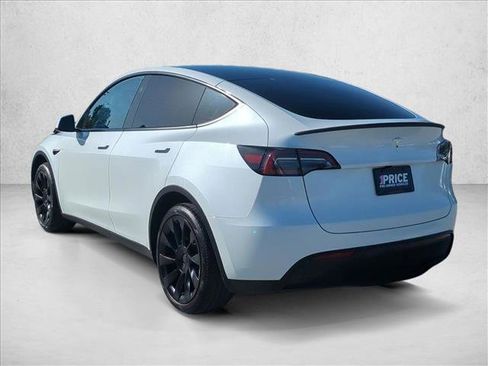 Used 2024 Tesla Model Y 2WD image 8