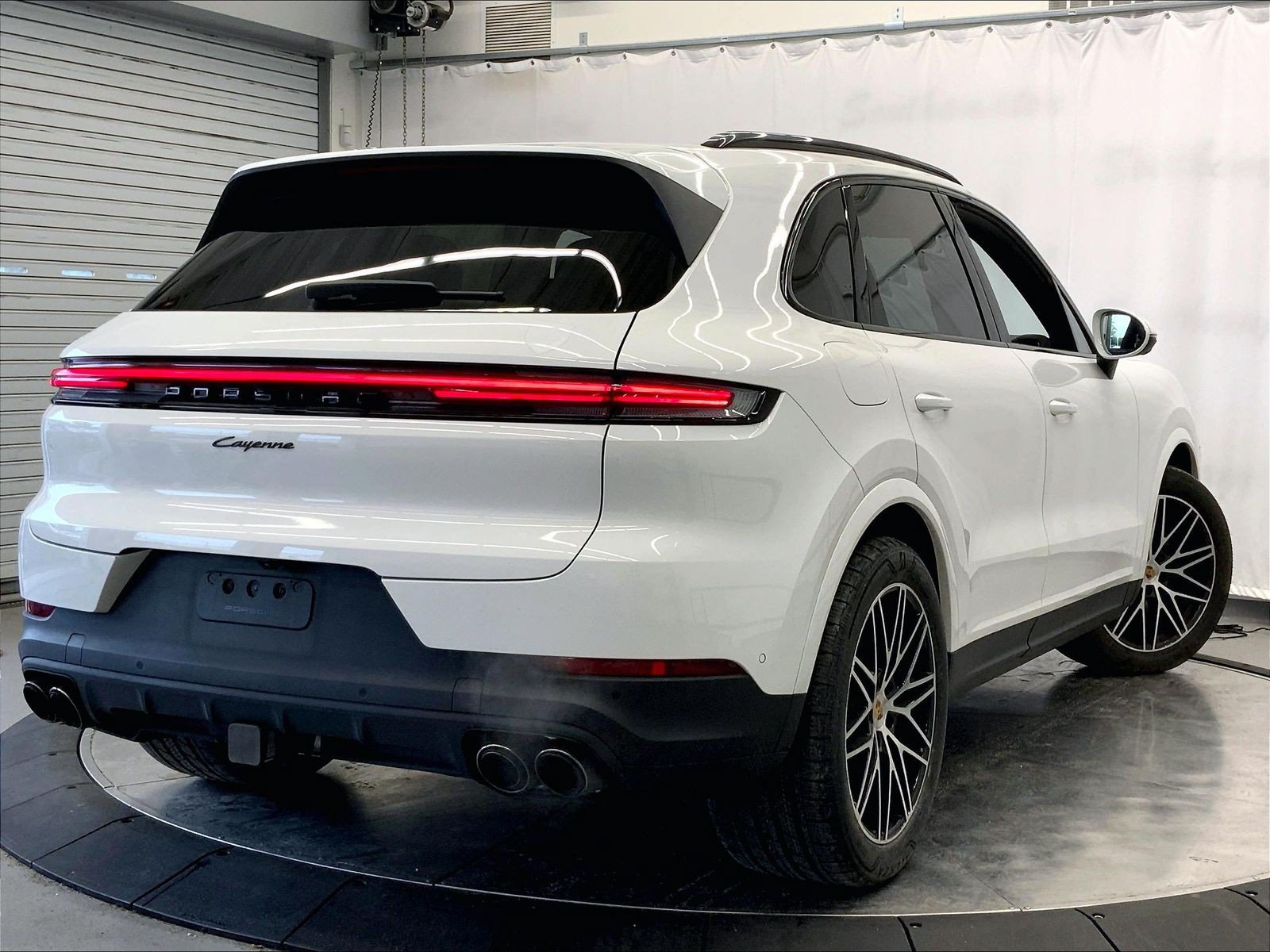 Certified 2024 Porsche Cayenne AWD/4WD image 7