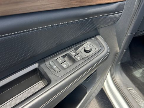 Used 2024 Volkswagen Atlas SE FWD image 13