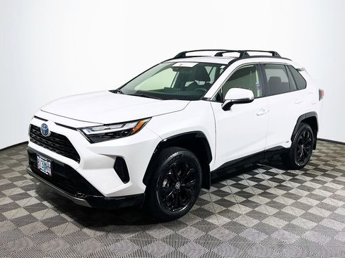Certified 2024 Toyota RAV4 SE w/ Convenience Package AWD/4WD image 4