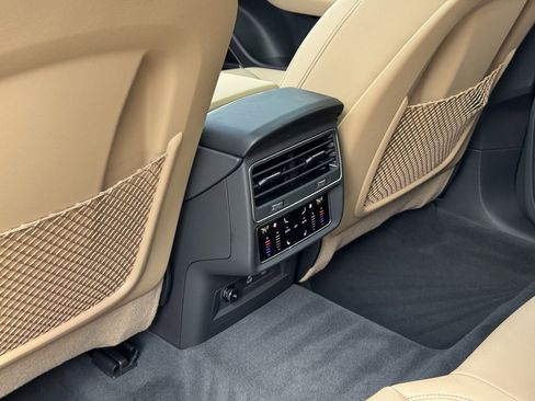 Used 2025 Audi Q8 Premium Plus image 28