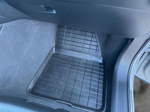 Used 2024 Volvo XC40 B5 Ultimate w/ Protection Package Premier image 35