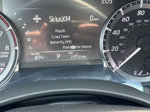 Used 2025 Toyota Highlander LE FWD image 42