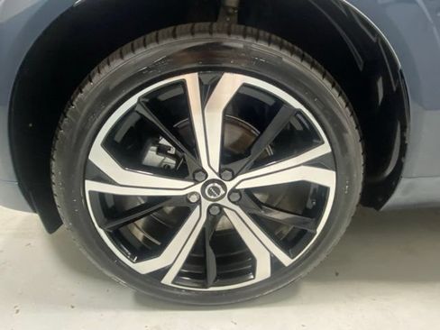 Certified 2025 Volvo XC60 B5 Ultra AWD/4WD image 5