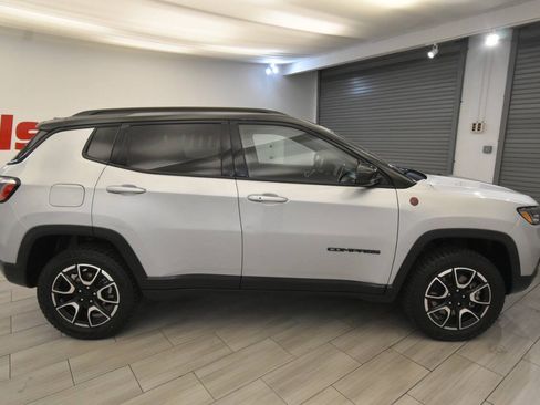Used 2024 Jeep Compass Trailhawk AWD/4WD image 6