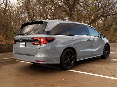 Certified 2024 Honda Odyssey Sport image 9