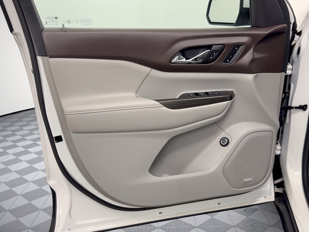 Used 2017 GMC Acadia SLT FWD image 14