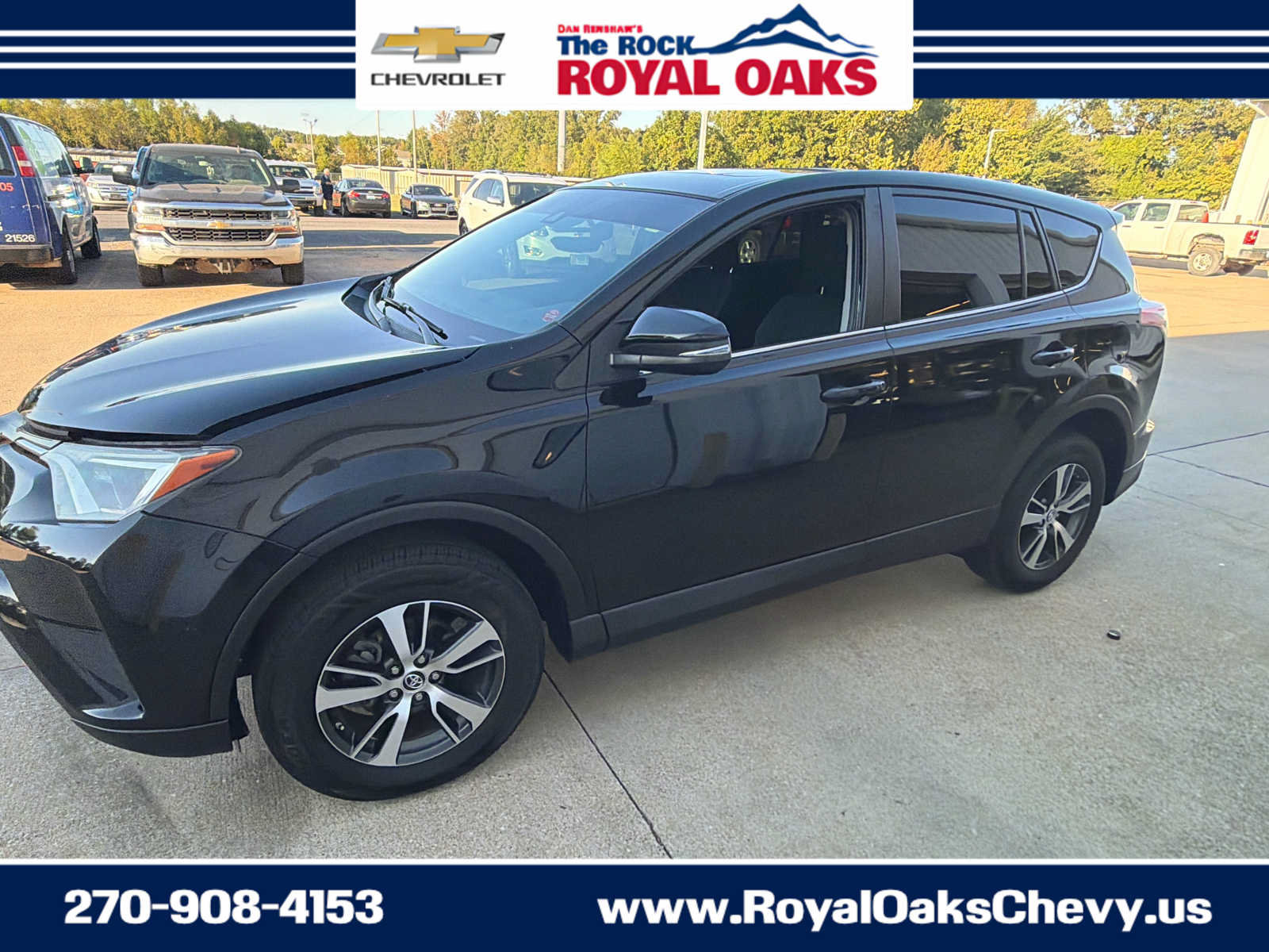 Used 2018 Toyota RAV4 XLE AWD/4WD image 2