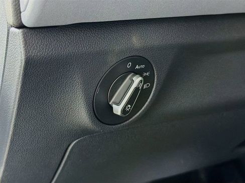 New 2026 Volkswagen Jetta SE FWD image 10