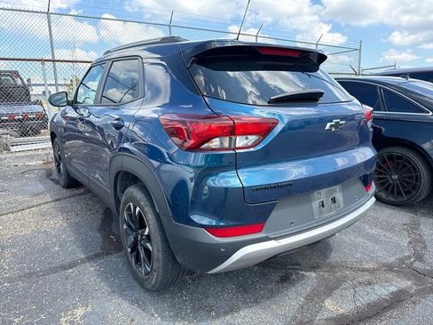 Used 2021 Chevrolet TrailBlazer LT w/ Convenience Package FWD image 2