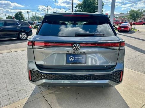 Used 2025 Volkswagen Tiguan SE R-Line AWD/4WD image 7