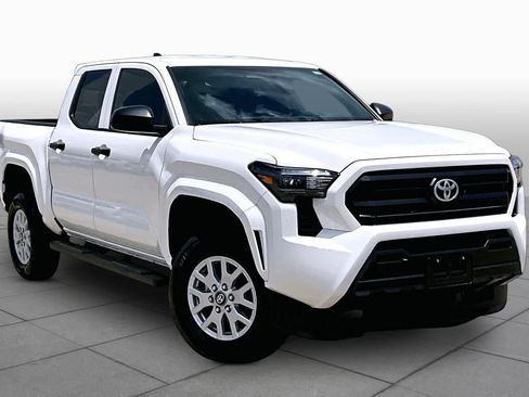 Used 2025 Toyota Tacoma SR RWD image 3
