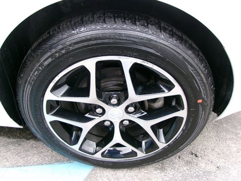 Used 2017 Buick Regal Sport Touring image 7