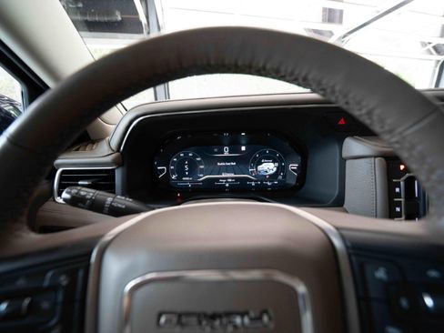 Used 2023 GMC Yukon XL Denali AWD/4WD image 14