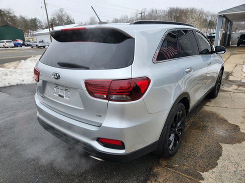 Used 2019 Kia Sorento S image 8