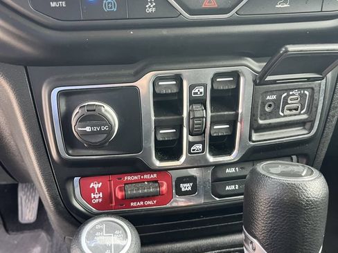 Used 2023 Jeep Wrangler Unlimited Rubicon 4xe w/ Steel Bumper Group AWD/4WD image 15