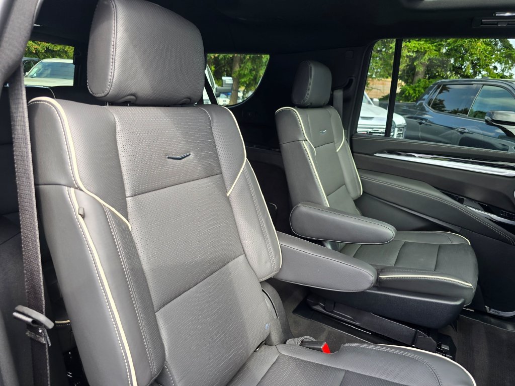Used 2026 Cadillac Escalade ESV Sport AWD/4WD image 14
