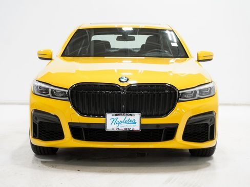 Used 2021 BMW 750i xDrive w/ Executive Package image 3