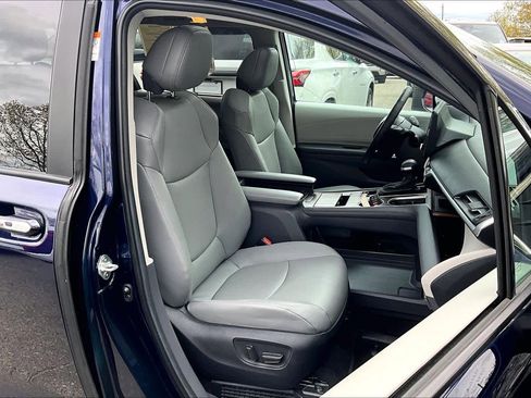 Certified 2024 Toyota Sienna XLE w/ XLE Plus Package AWD/4WD image 8