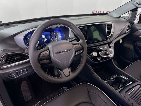 New 2026 Chrysler Pacifica Limited w/ S Appearance Package FWD image 9