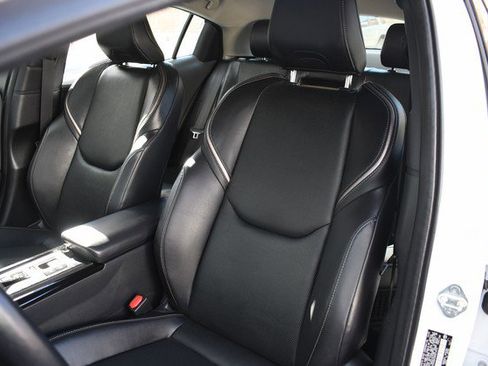 Certified 2024 Toyota Prius XLE image 17