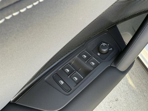 New 2026 Volkswagen Tiguan SE R-Line image 13