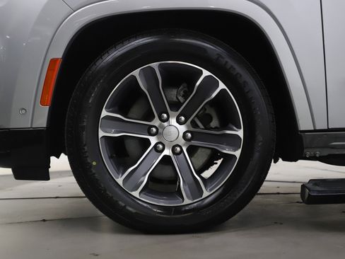 Used 2024 Jeep Grand Wagoneer L 4WD image 33