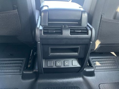 Used 2025 Land Rover Defender 110 X-Dynamic SE AWD/4WD image 13