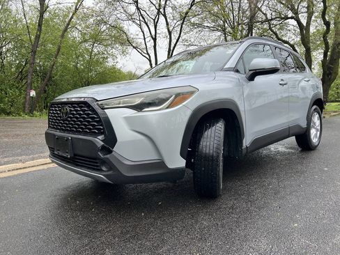 Used 2022 Toyota Corolla Cross LE FWD image 2