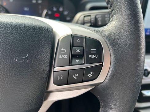 Used 2024 Ford Explorer XLT AWD/4WD image 17