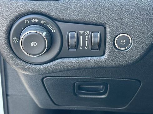 Used 2021 Jeep Cherokee Limited w/ Elite Package AWD/4WD image 18