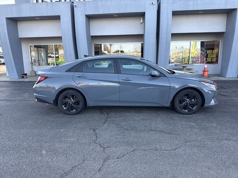 Used 2022 Hyundai Elantra SEL image 14
