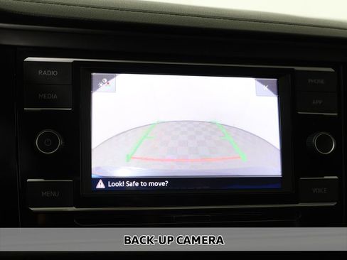 Used 2024 Volkswagen Jetta SE FWD image 5