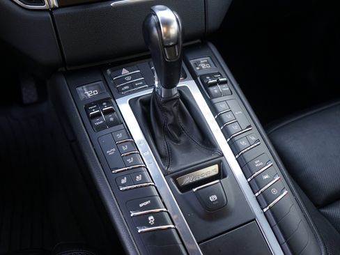 Used 2017 Porsche Macan S image 24