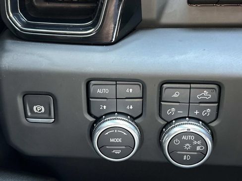 Used 2024 GMC Sierra 1500 AT4 w/ Technology Package AWD/4WD image 31