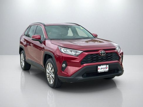 Used 2020 Toyota RAV4 XLE Premium FWD image 3