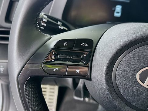 Certified 2025 Hyundai Elantra Sport image 19