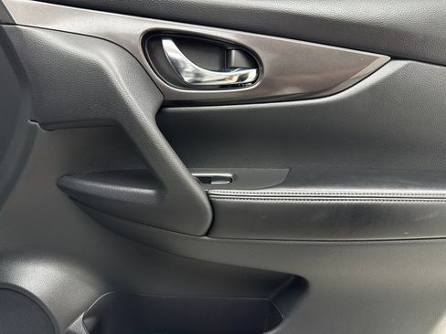 Used 2019 Nissan Rogue S w/ Special Edition Package FWD image 41