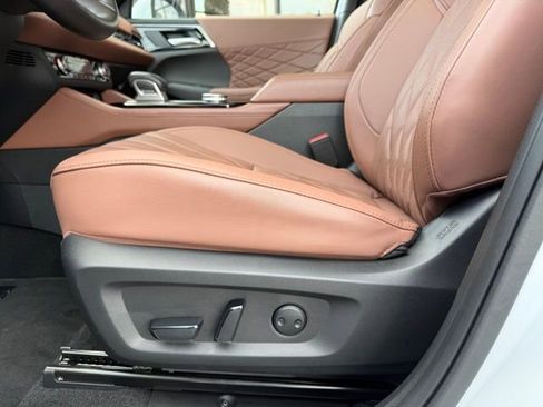 Used 2025 Mitsubishi Outlander SEL image 18