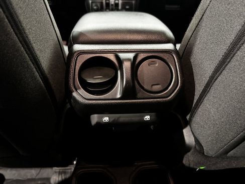 Used 2025 Jeep Wrangler Unlimited Sport AWD/4WD image 37
