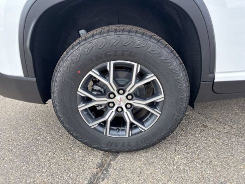 New 2026 GMC Acadia AT4 w/ Luxury Package AWD/4WD image 10