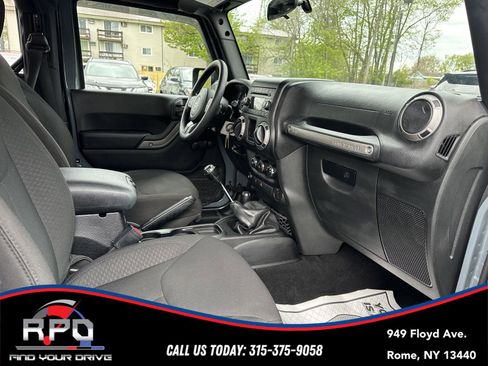 Used 2015 Jeep Wrangler Sport AWD/4WD image 14