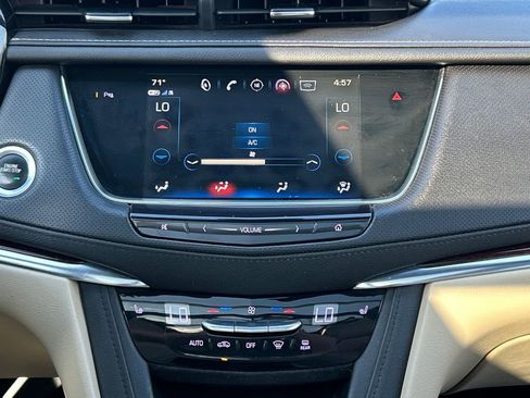 Used 2018 Cadillac XT5 Luxury w/ Driver Awareness Package AWD/4WD image 29