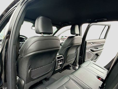 Used 2024 Jeep Grand Cherokee Limited w/ Black Appearance Package image 6